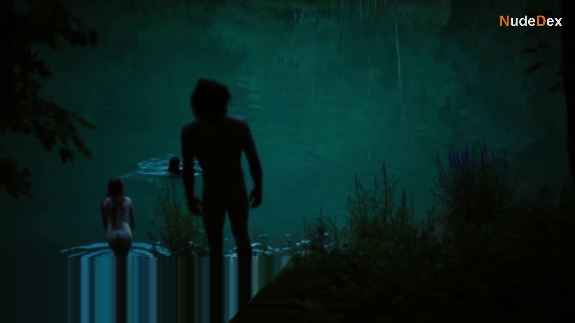 Charlene Brimaud in Tant Quele Loup, photo 5