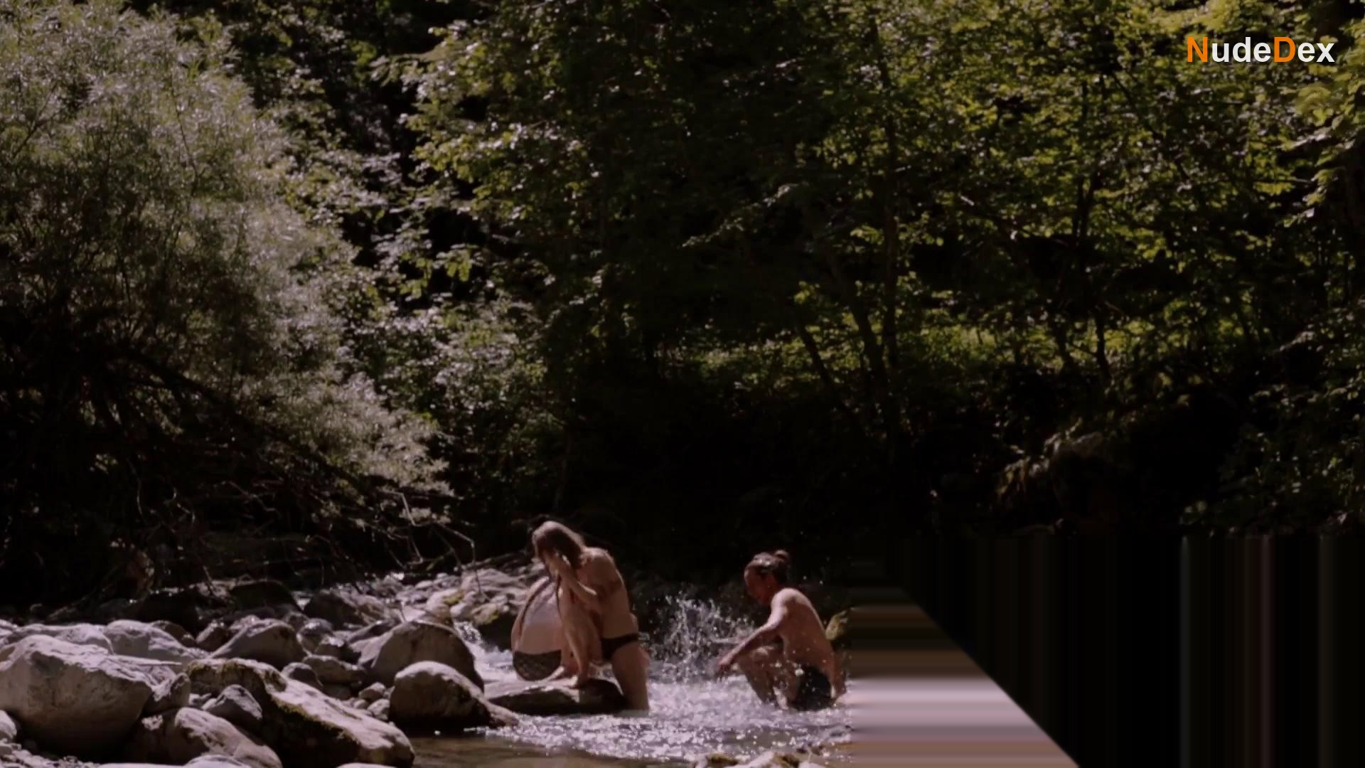 Charlene Brimaud in Tant Quele Loup, photo 7