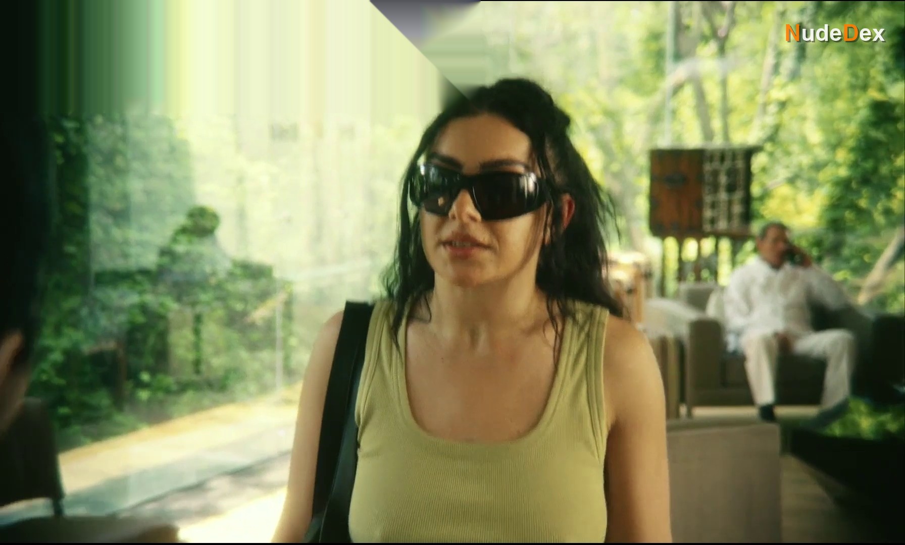 Charli Xcx in The Moment, photo 2