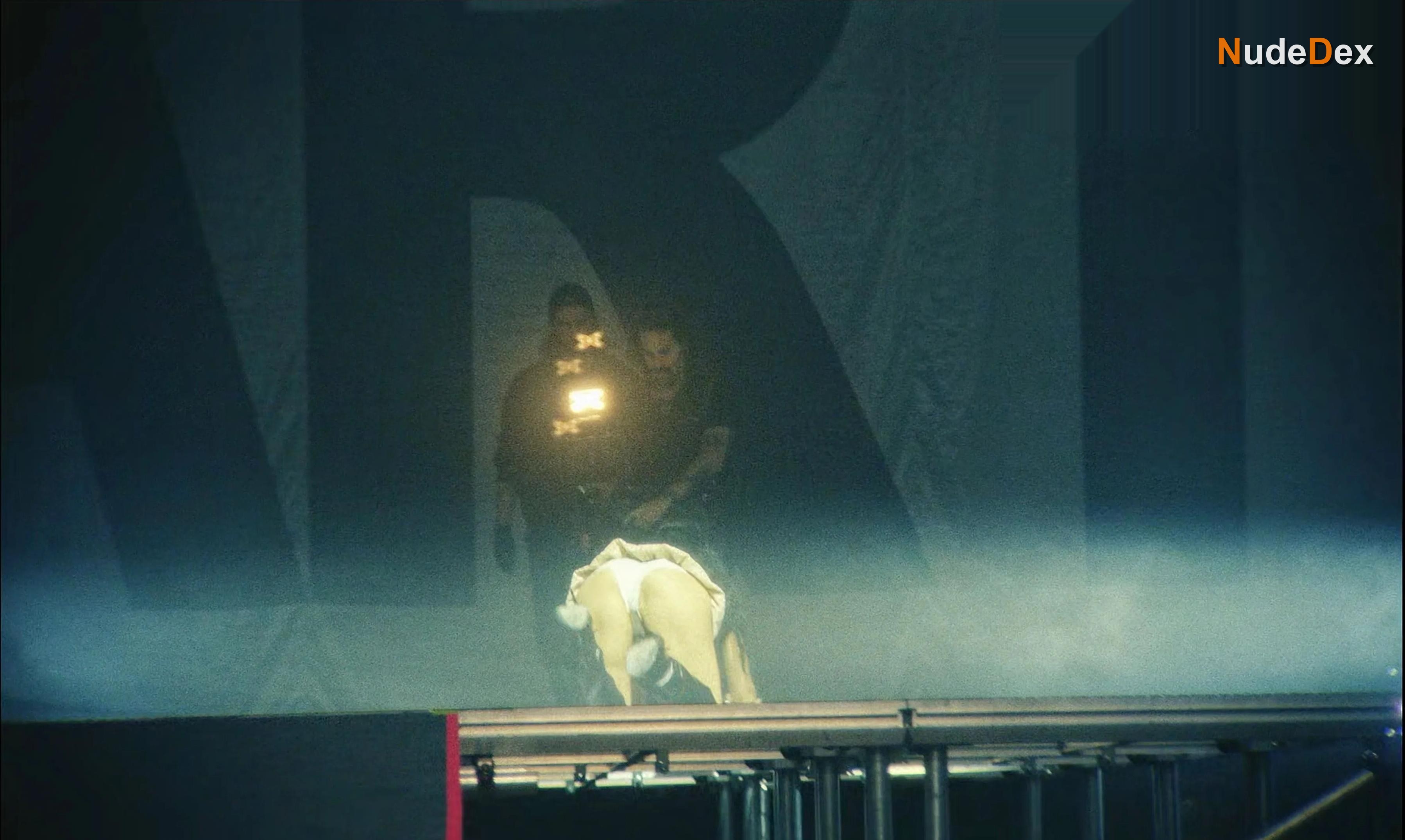 Charli Xcx in The Moment, photo 12