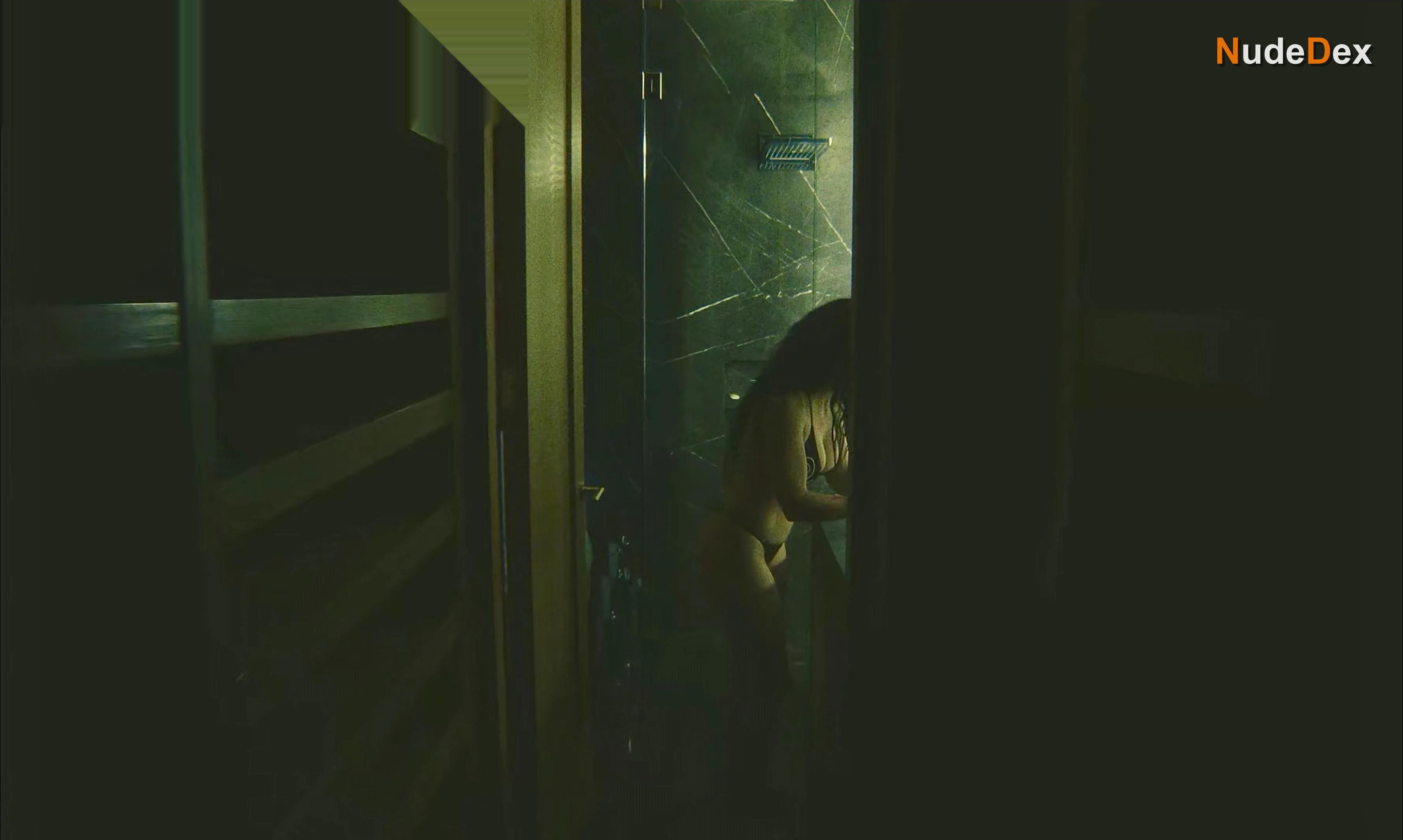 Charli Xcx in The Moment, photo 13