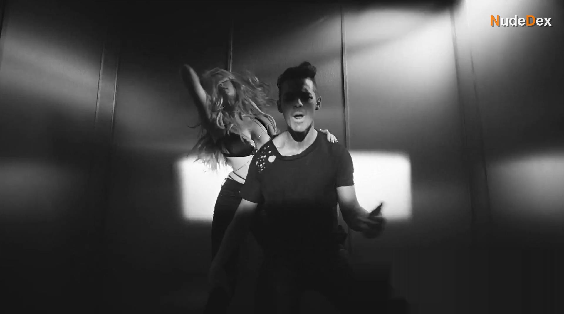 Charlotte Mckinney in Body Moves, photo 6