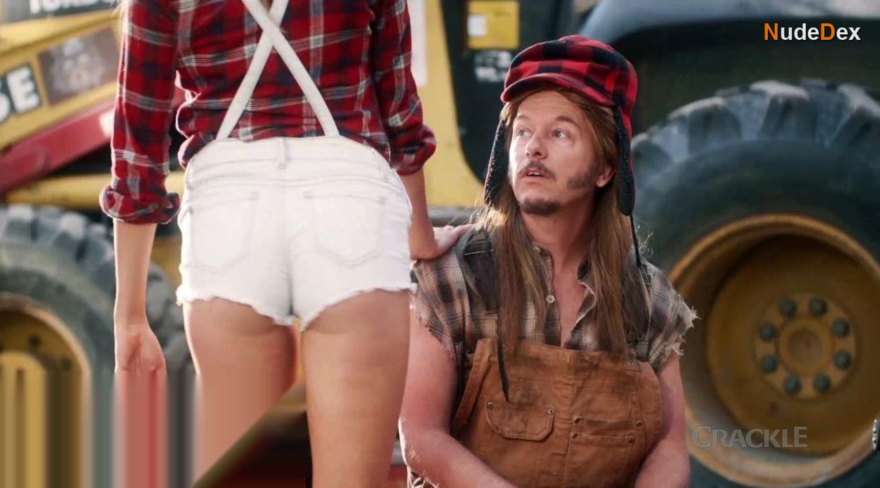 Charlotte Mckinney in Joe Dirt 2, photo 3