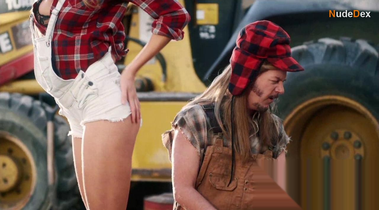 Charlotte Mckinney in Joe Dirt 2, photo 4