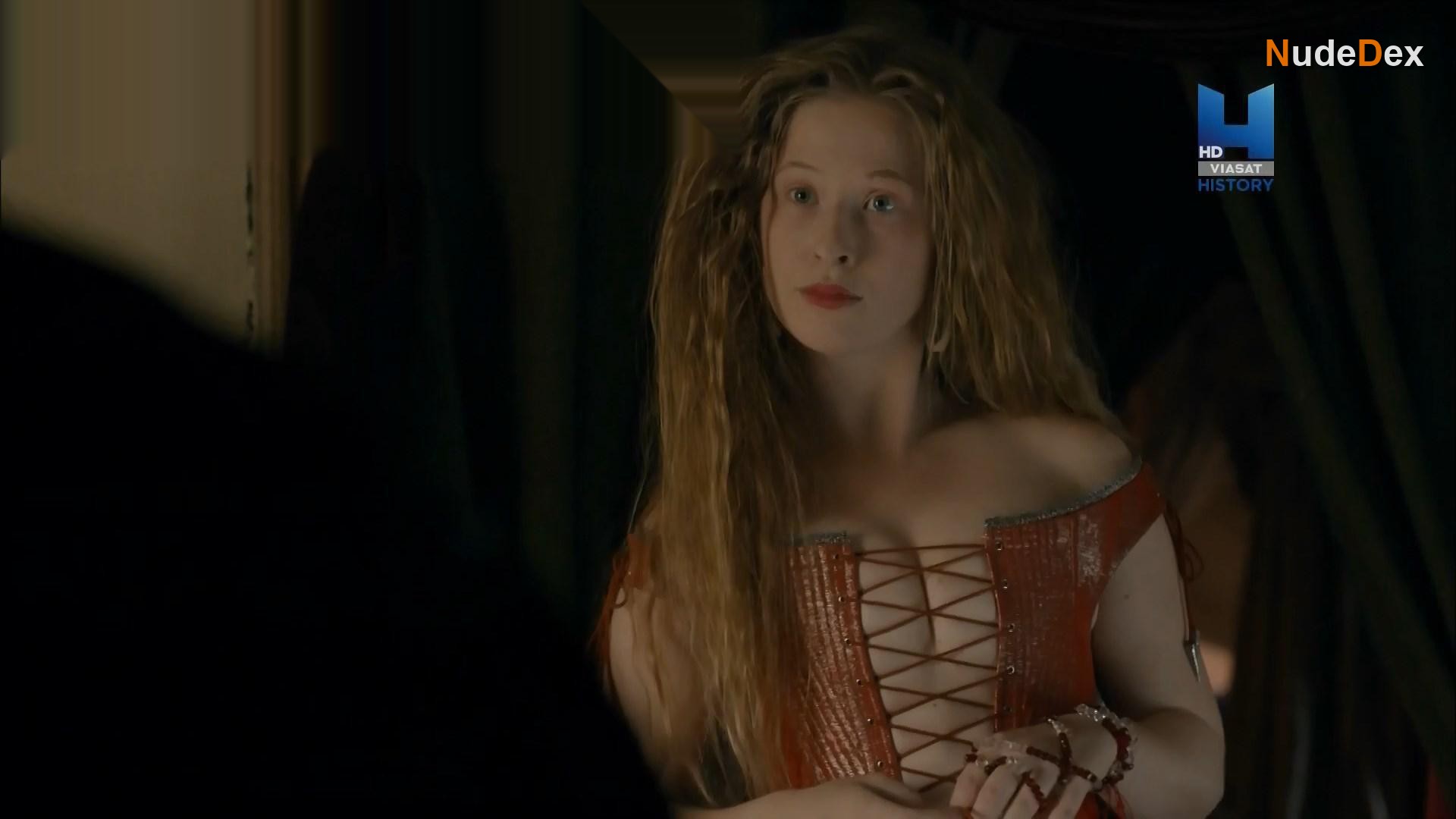 Charlotte Salt in The Musketeers, photo 5