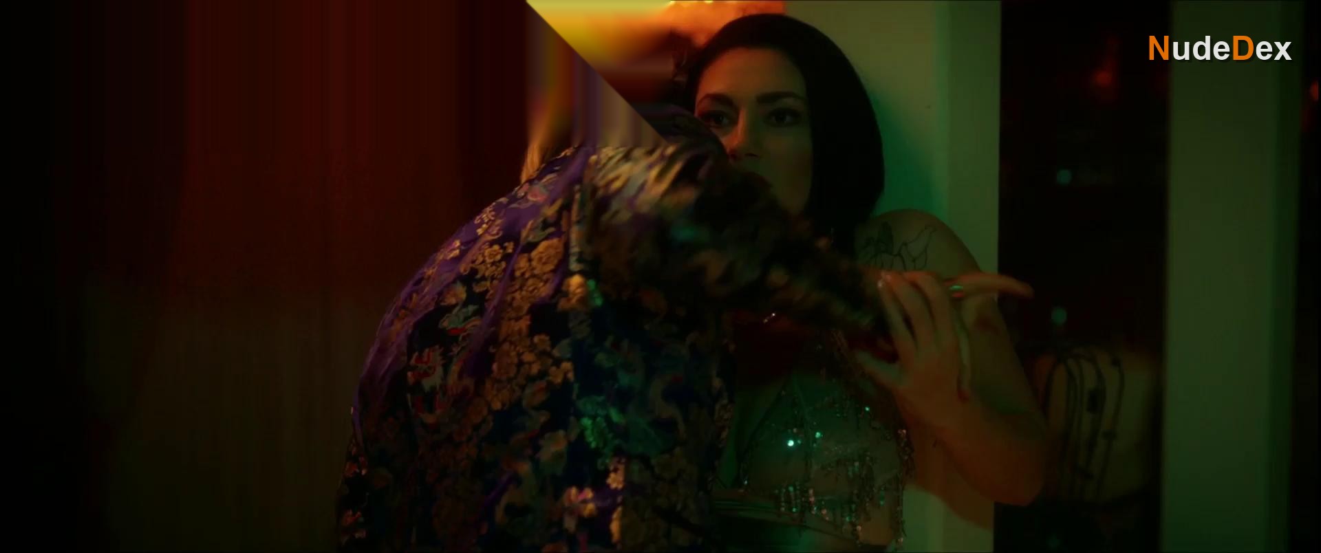 Charlotte Wallace in Queen Of Prey, photo 6