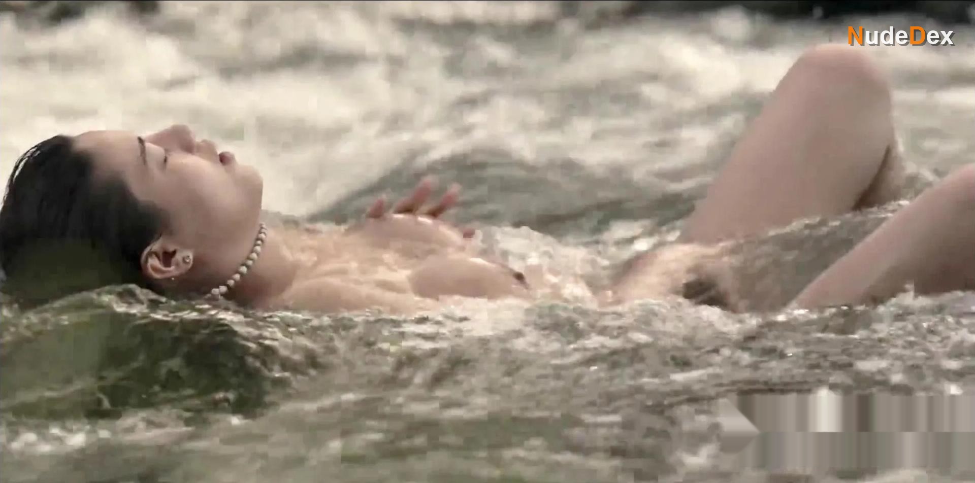 Cheena Dizon in Sex Trip, photo 10