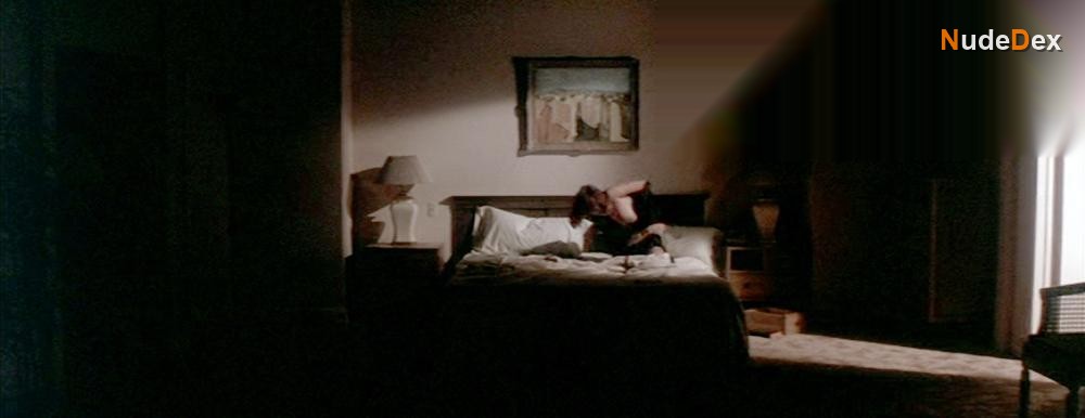 Chelsea Field in Skin Deep, photo 1