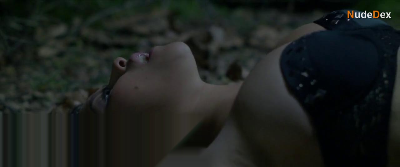 Chelsea Rendon in Murder In The Woods, photo 3
