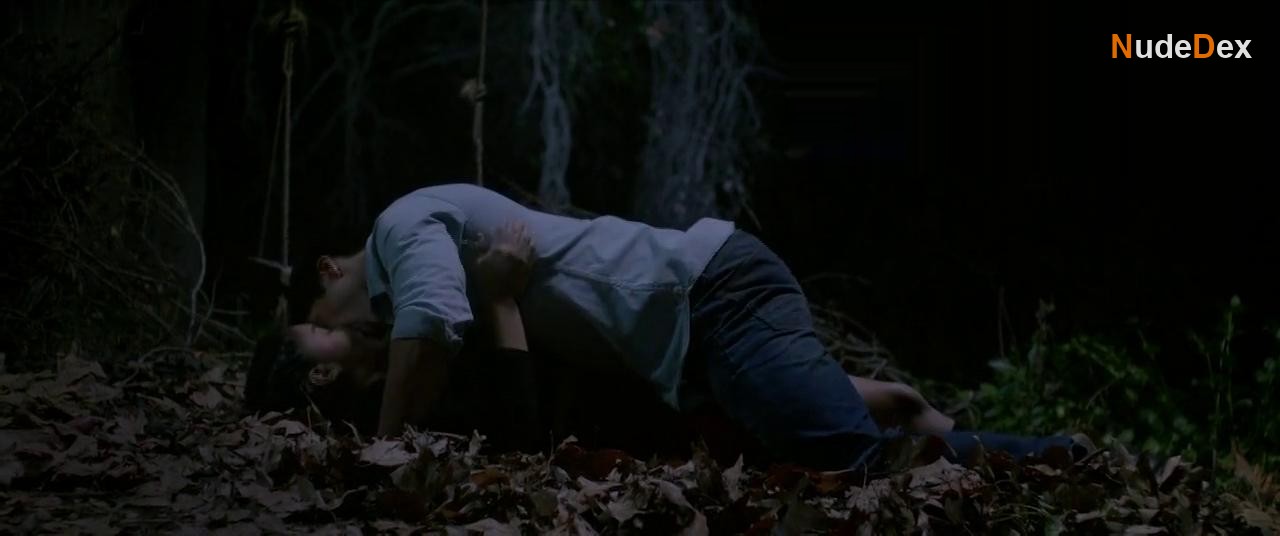 Chelsea Rendon in Murder In The Woods, photo 5