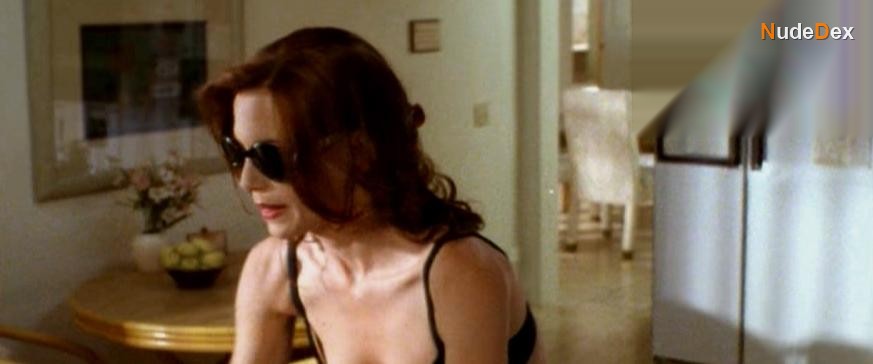 Cheryl Pollak in Betty, photo 1