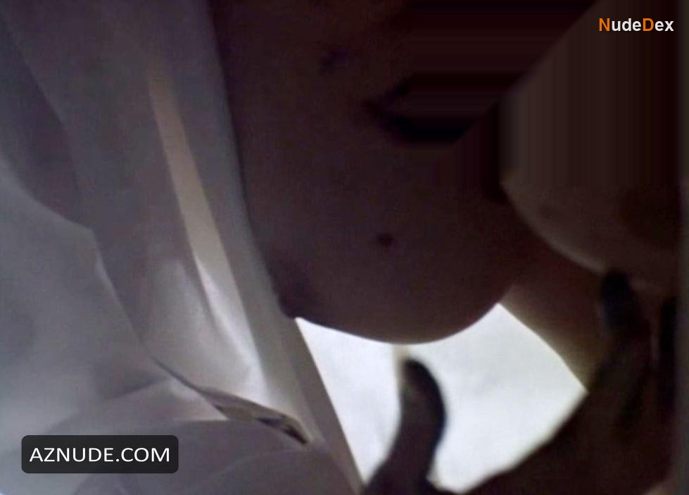 Cheryl Pollak in No Strings Attached, photo 5