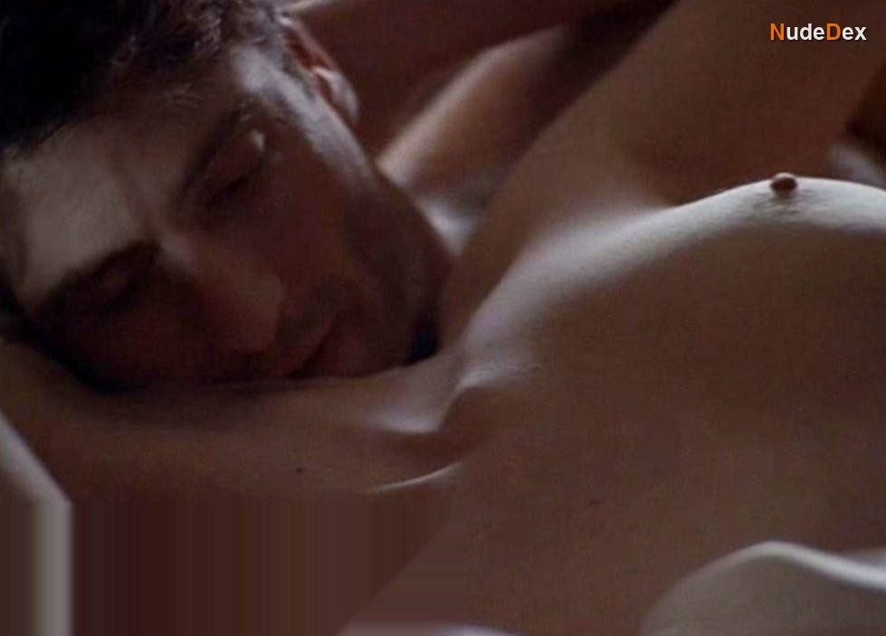 Cheryl Pollak in No Strings Attached, photo 8
