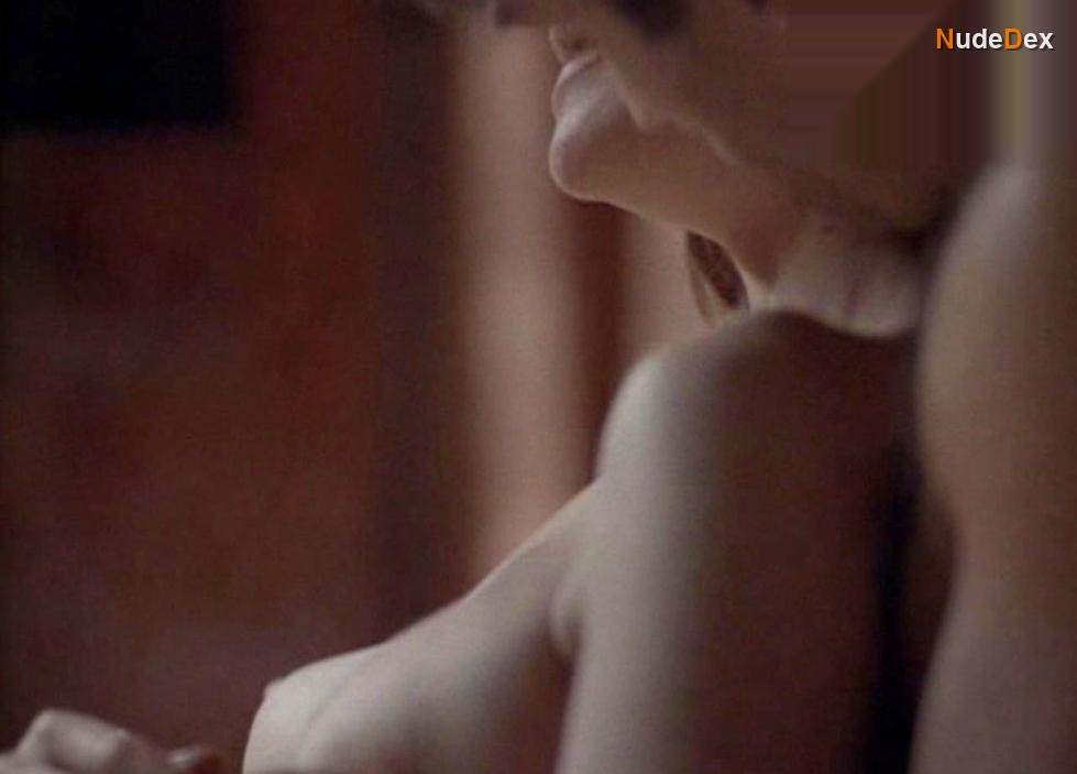 Cheryl Pollak in No Strings Attached, photo 9