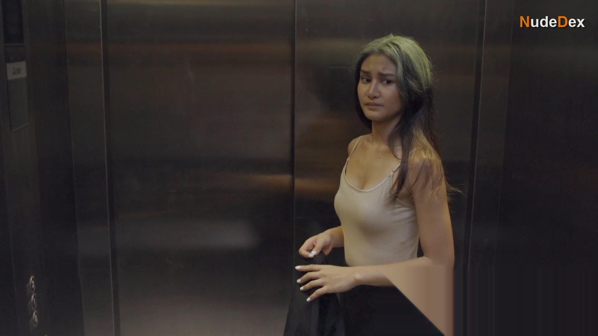 Chienna Filomeno in Allergy In Love, photo 12