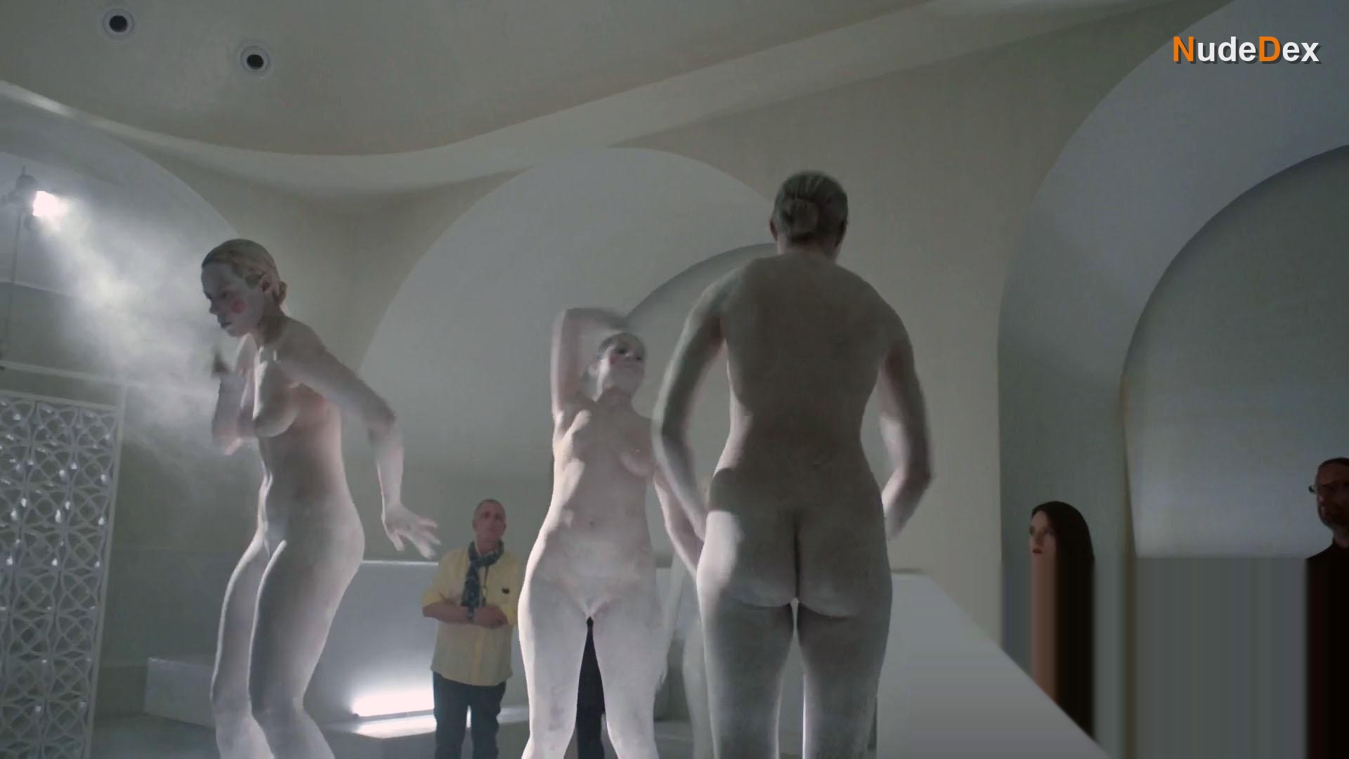 Chloe Benou in Dolls Of Dresden, photo 4