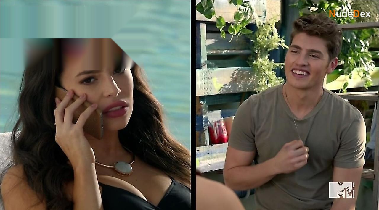Chloe Bridges in Faking It, photo 3