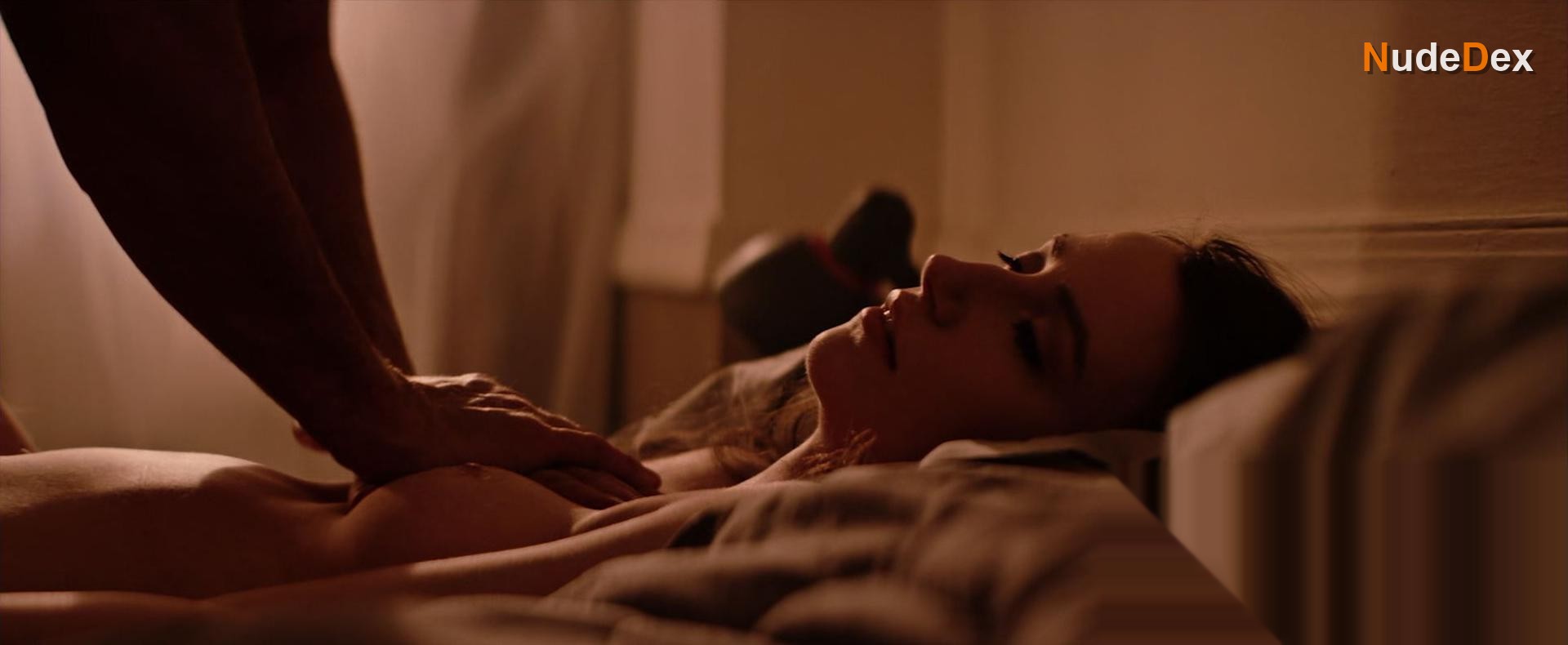Chloe Carroll in The Honeymoon Phase, photo 5