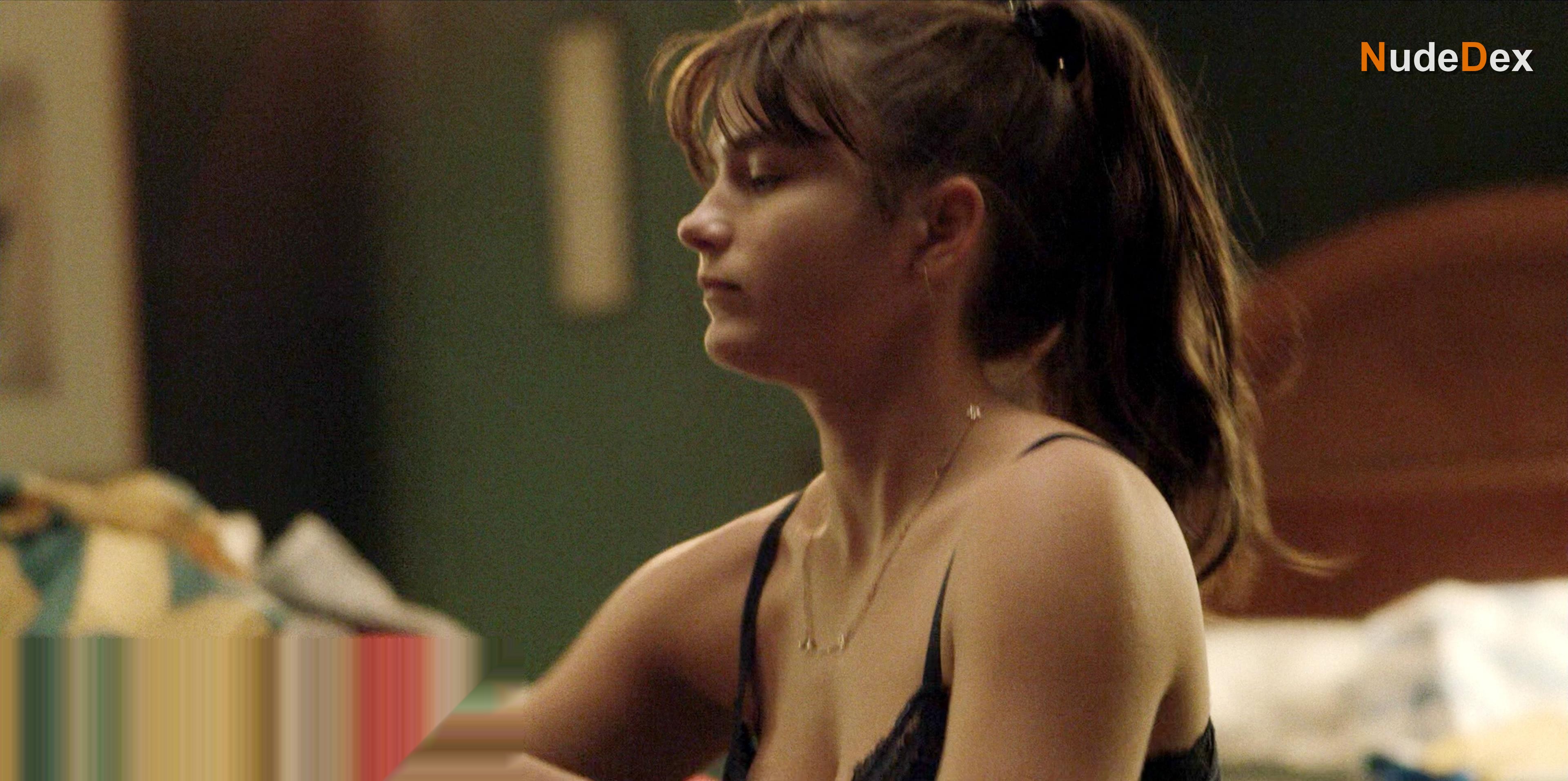 Chloe East in Genera Ion, photo 1