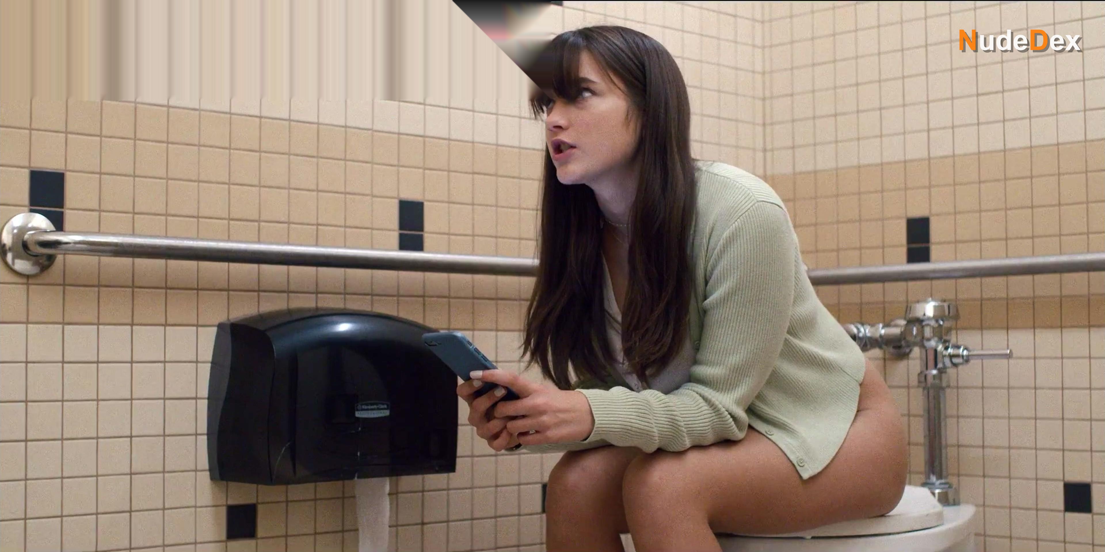 Chloe East in Genera Ion, photo 2