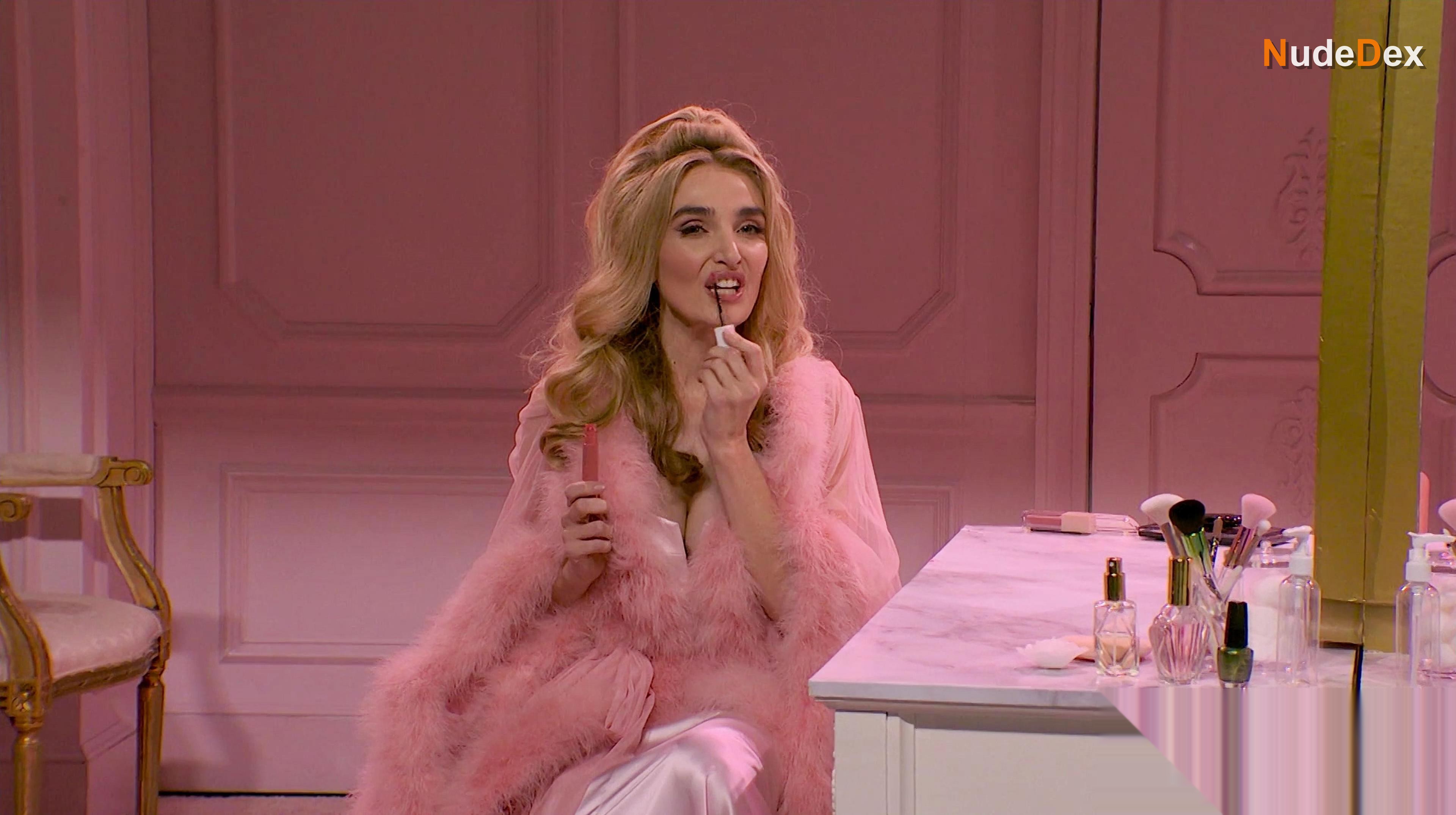 Chloe Fineman in Saturday Night Live, photo 4