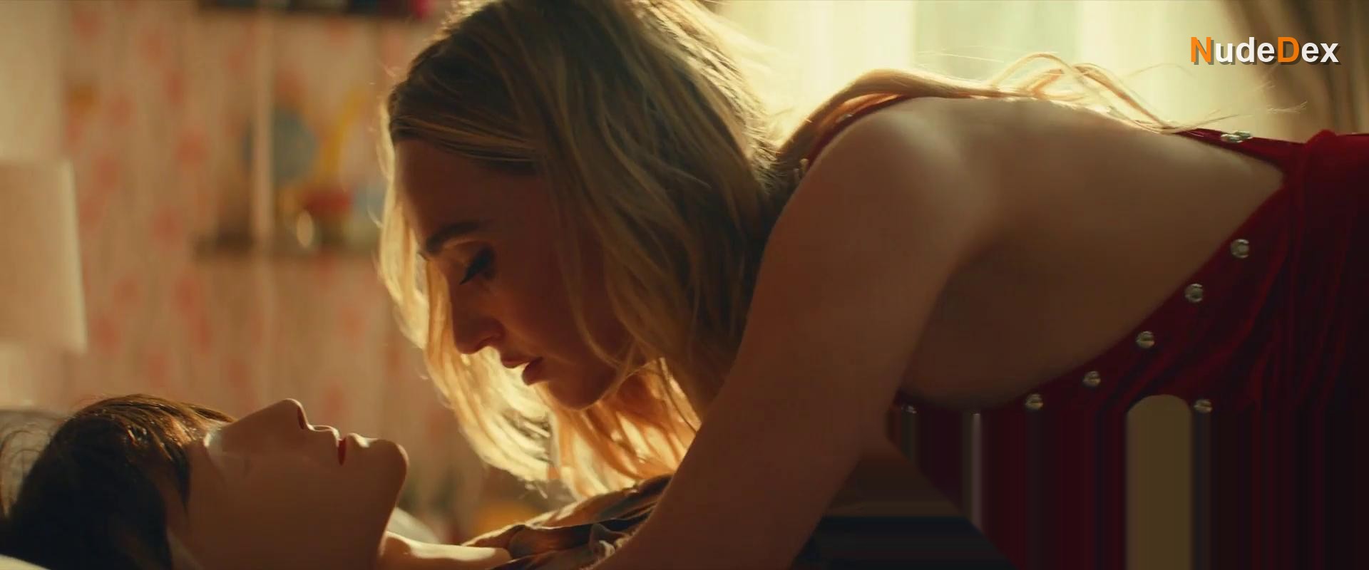 Chloe Fineman in Summer Of 69, photo 6