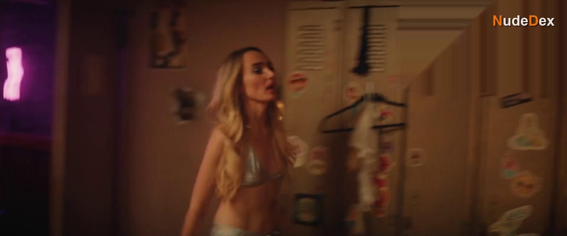 Chloe Fineman in Summer Of 69, photo 10
