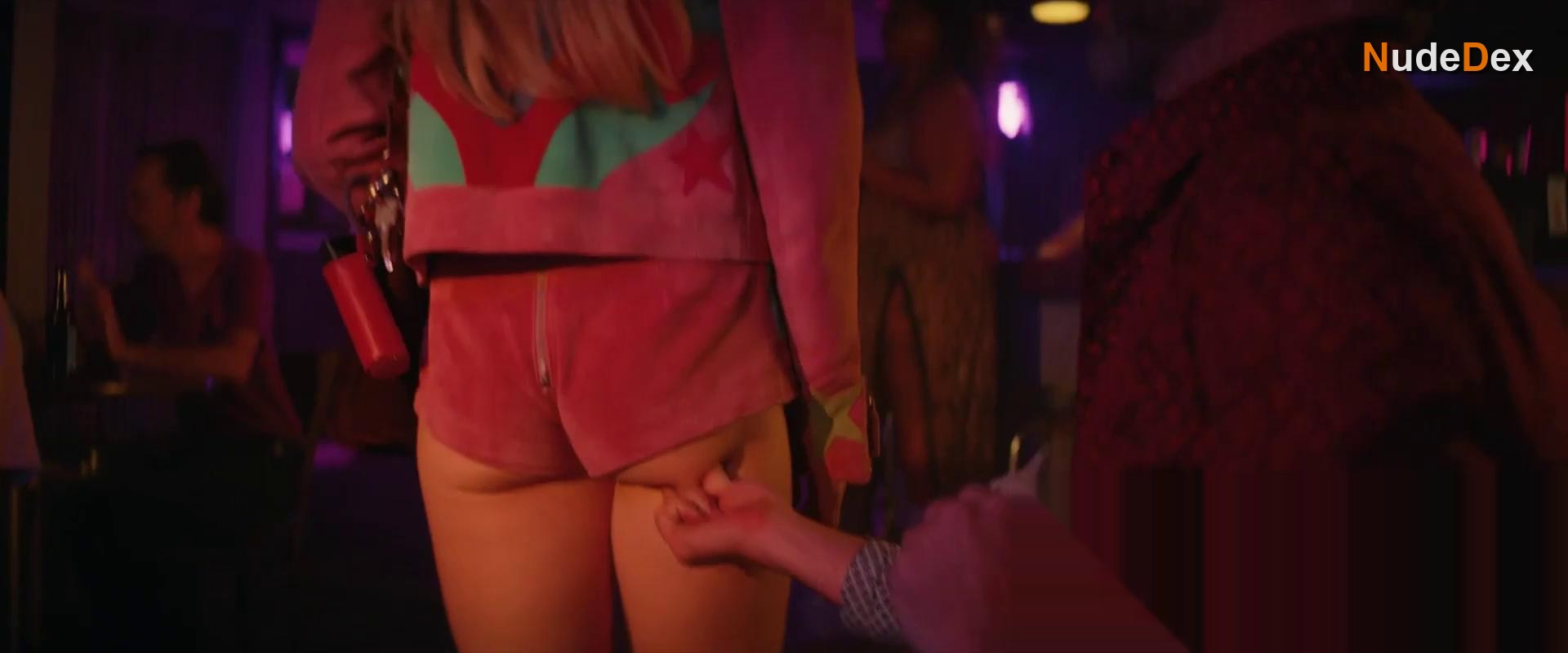 Chloe Fineman in Summer Of 69, photo 12