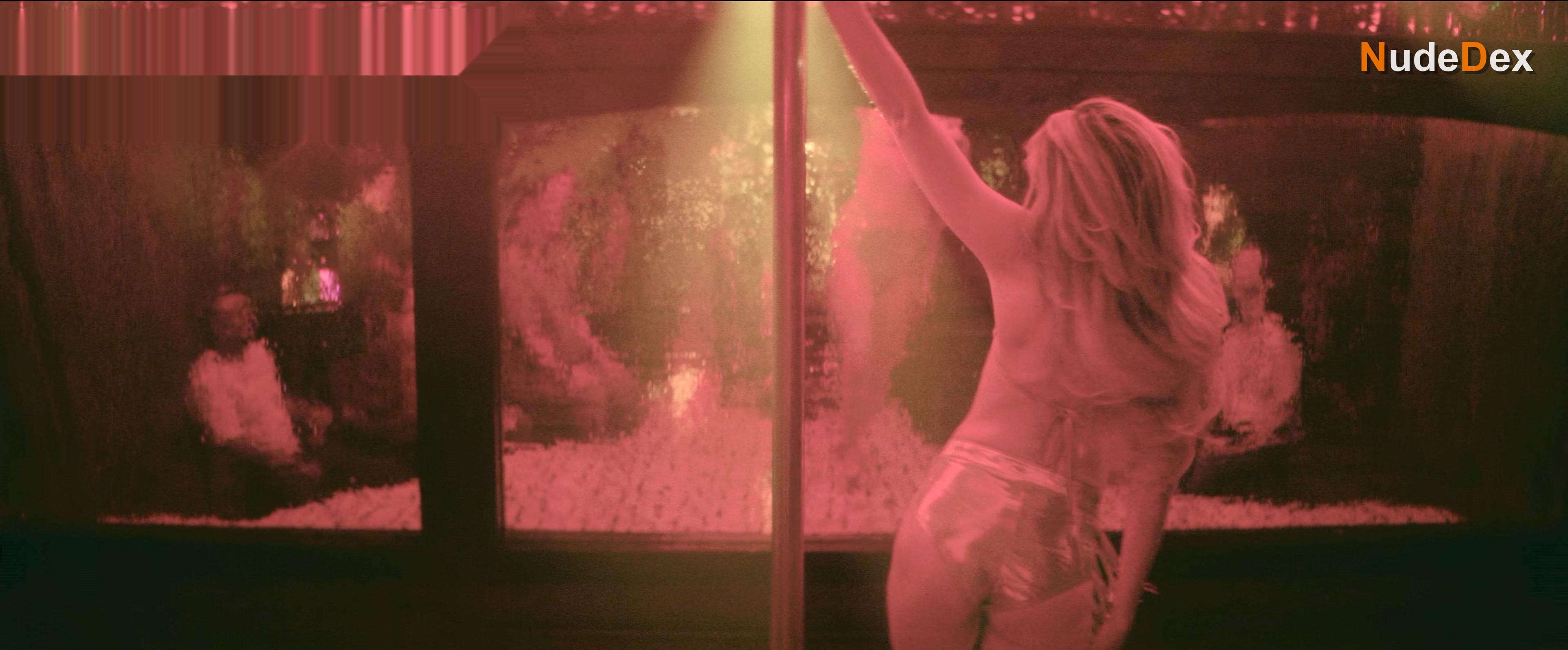 Chloe Fineman in Summer Of 69, photo 18