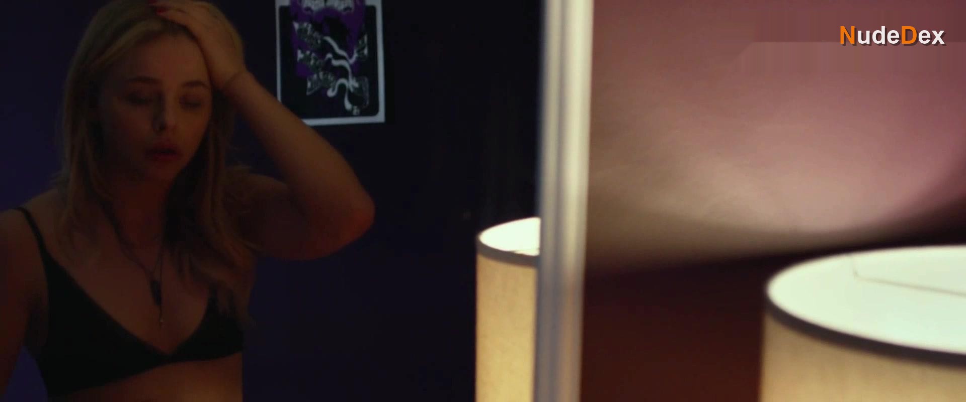 Chloe Grace Moretz in Brain On Fire, photo 8