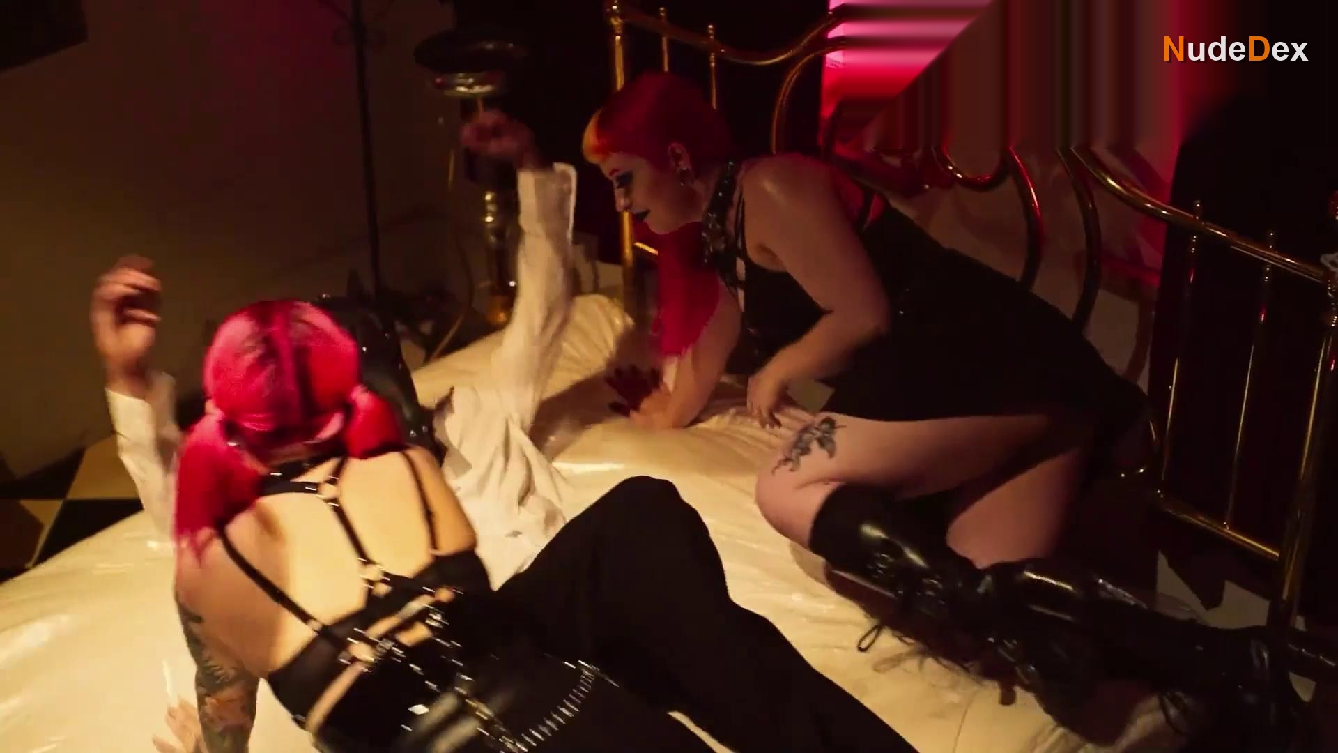 Chloe Mortem in Ribspreader, photo 2
