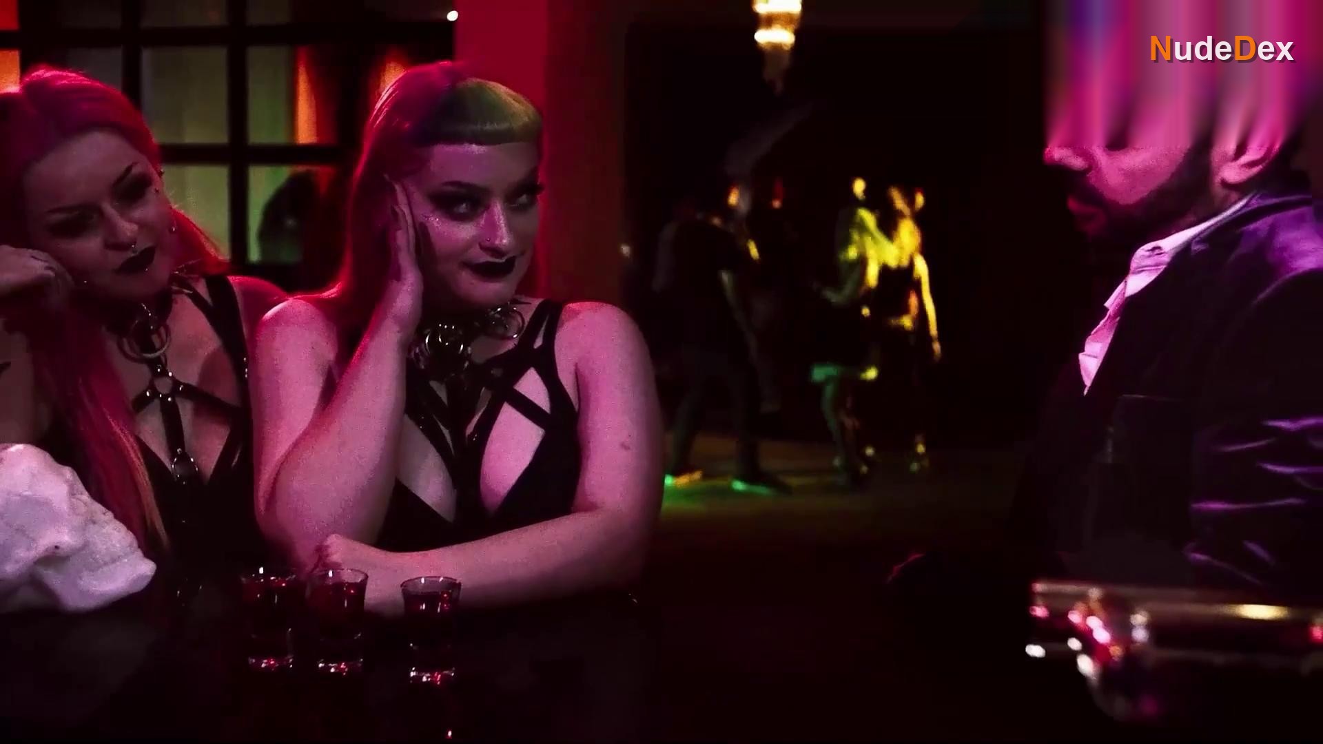 Chloe Mortem in Ribspreader, photo 5