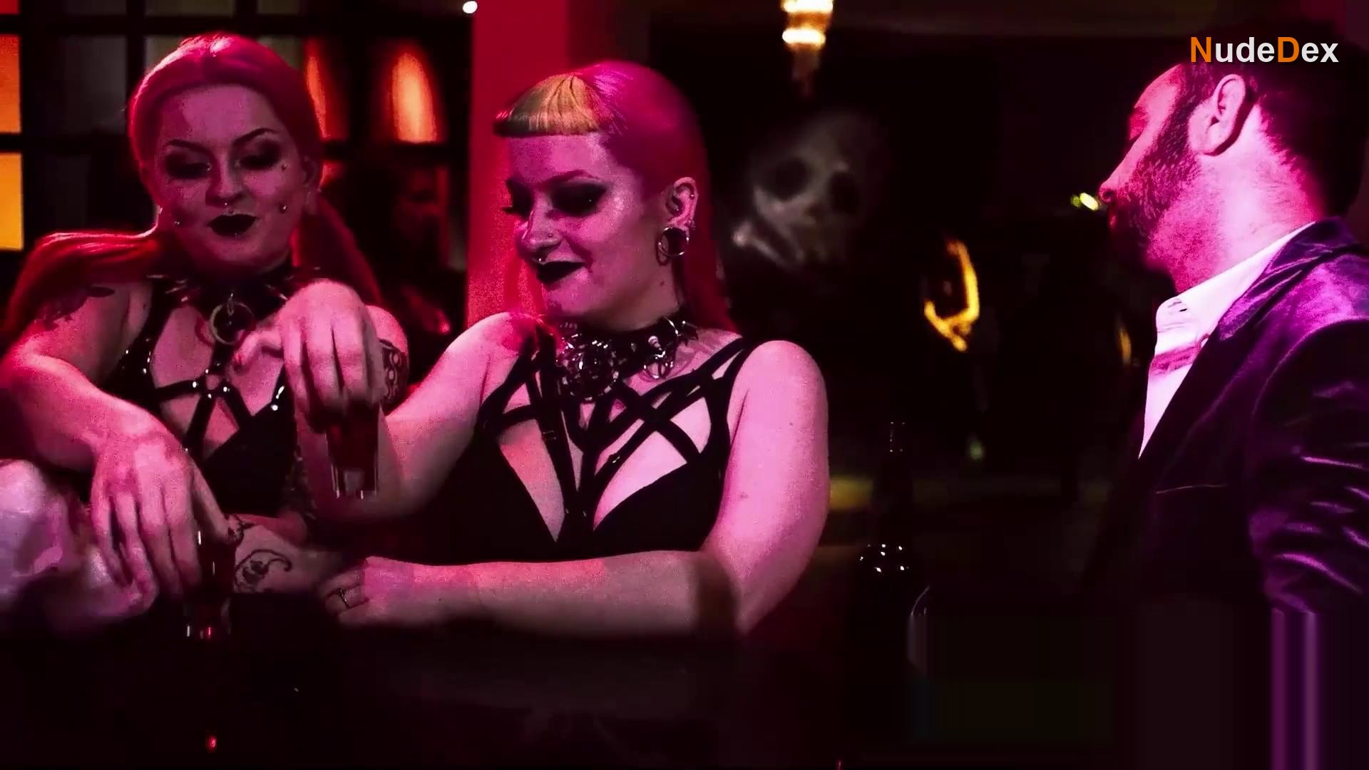 Chloe Mortem in Ribspreader, photo 6