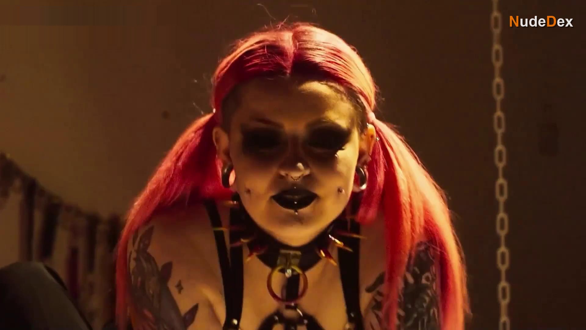 Chloe Mortem in Ribspreader, photo 10