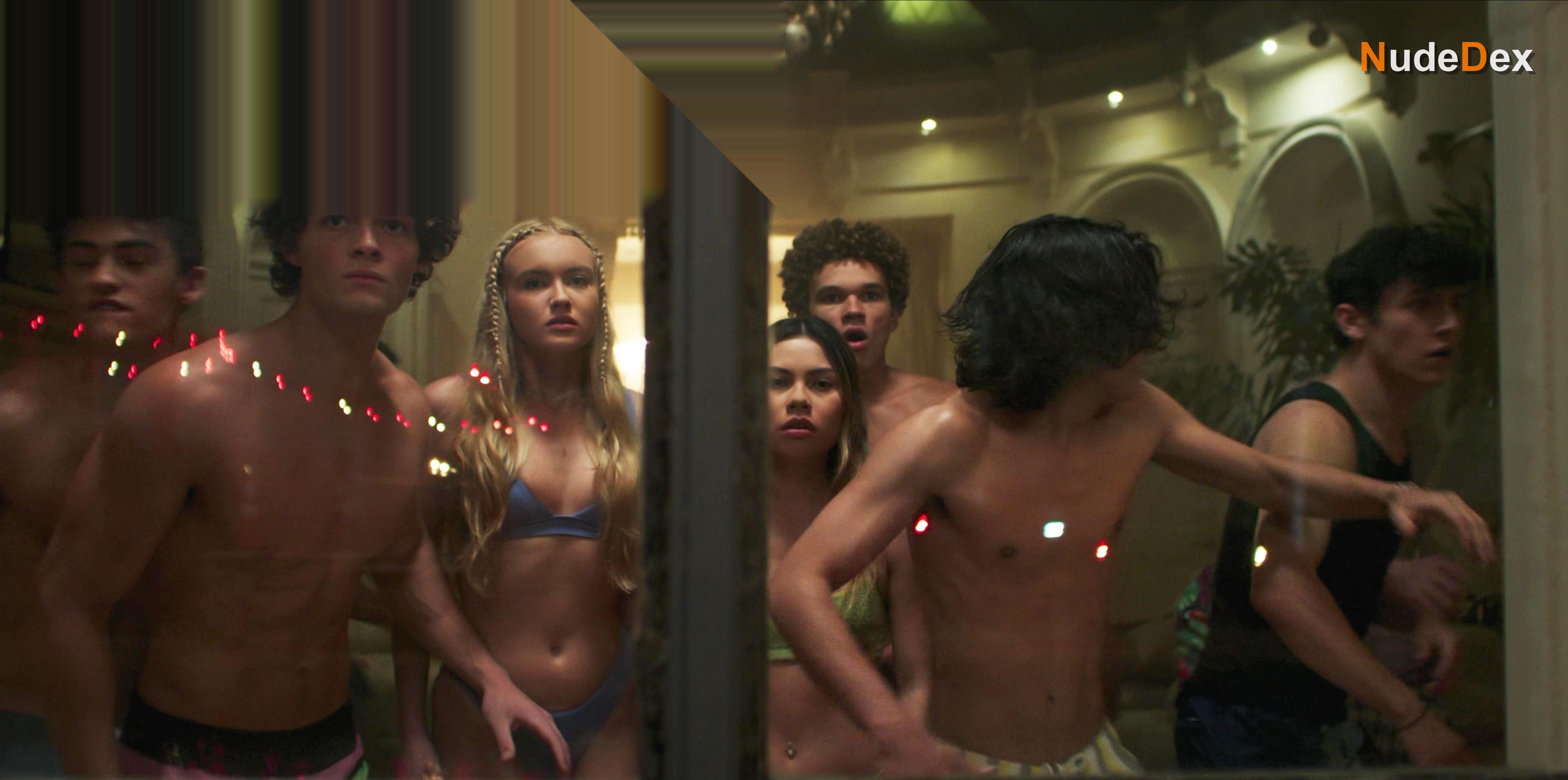 Chloe Rose Robertson in Wolf Pack, photo 4