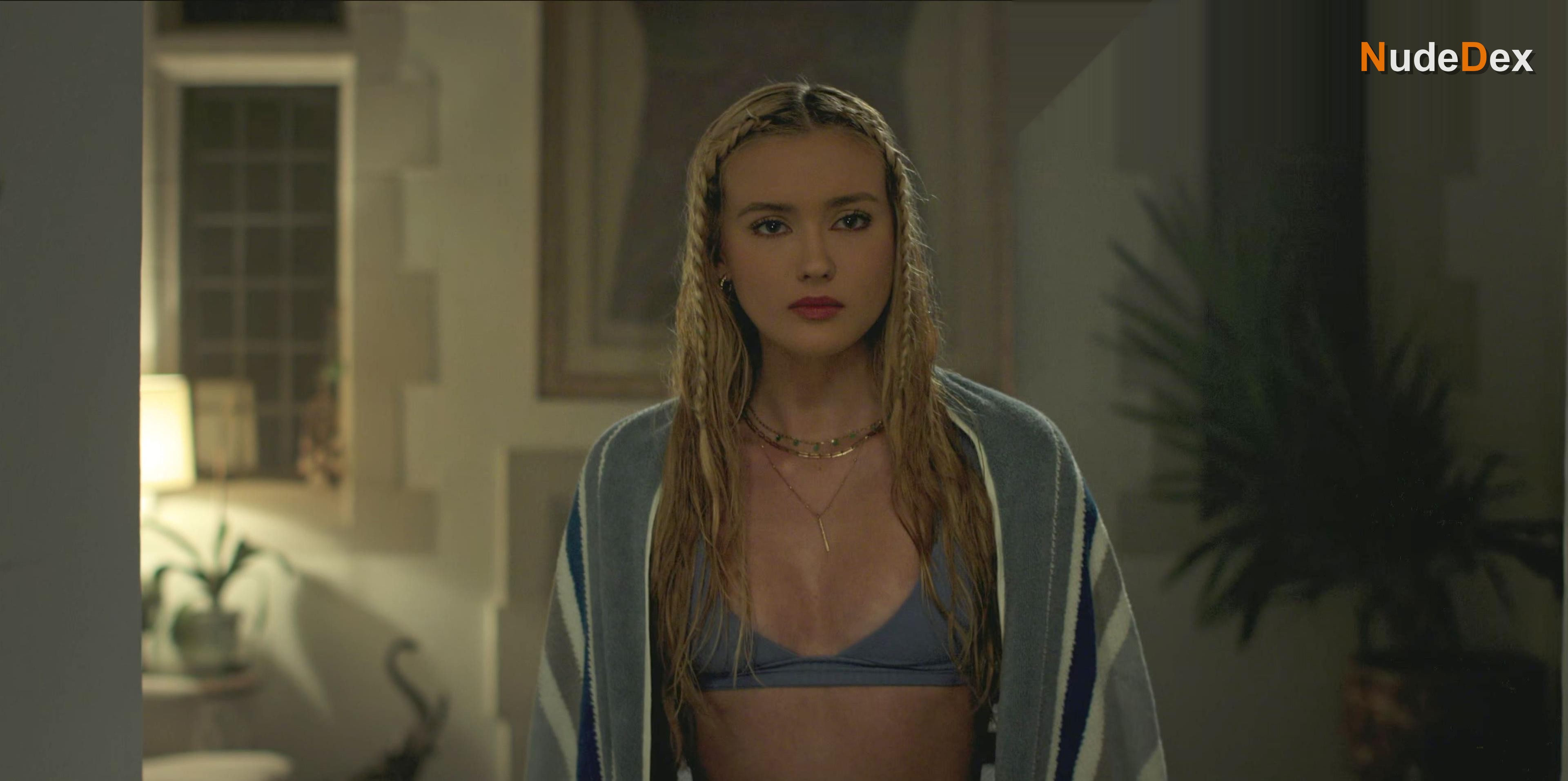 Chloe Rose Robertson in Wolf Pack, photo 5