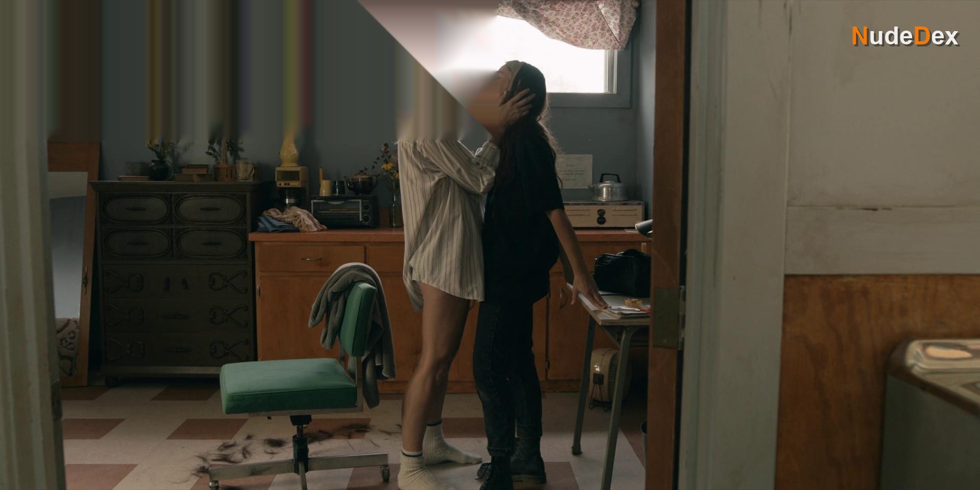 Chloe Van Landschoot in From, photo 6