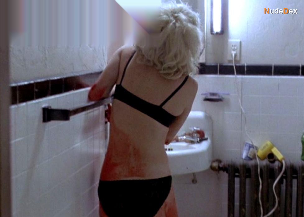Chloe Webb in Sid And Nancy, photo 8