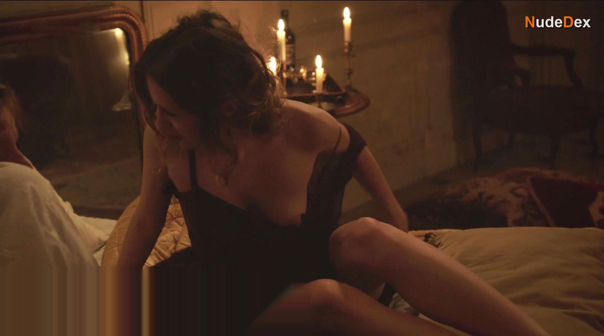 Christa Theret in Deux, photo 2