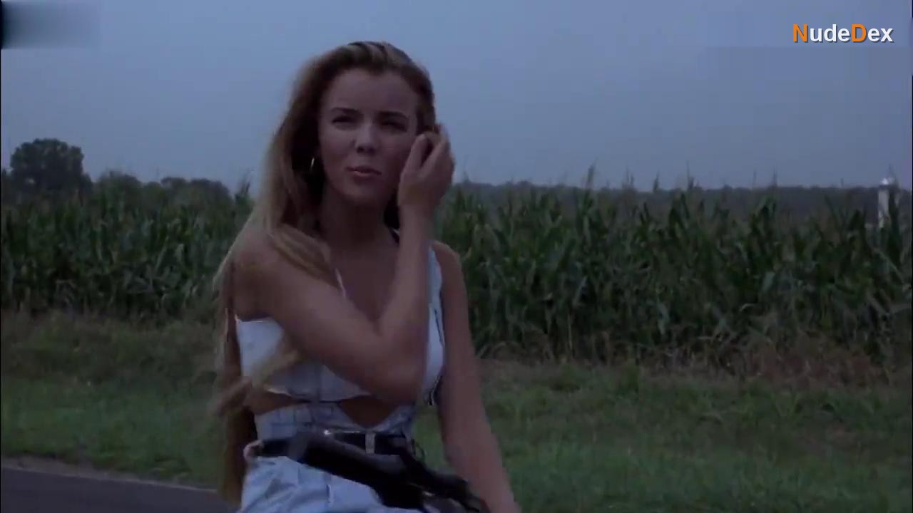 Christie Clark in Children Of The Corn Ii, photo 6