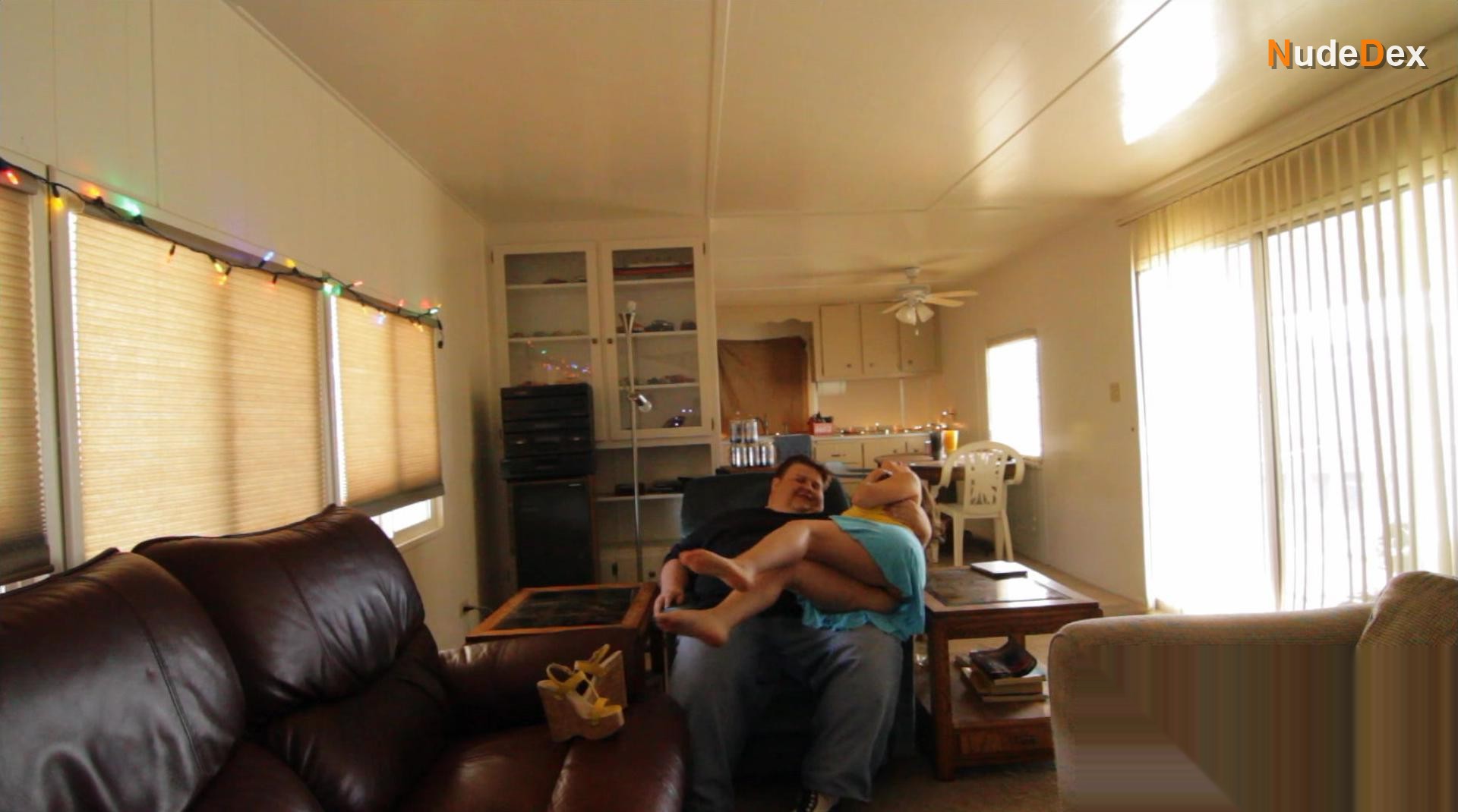 Christina Derosa in Flesh Blanket, photo 3