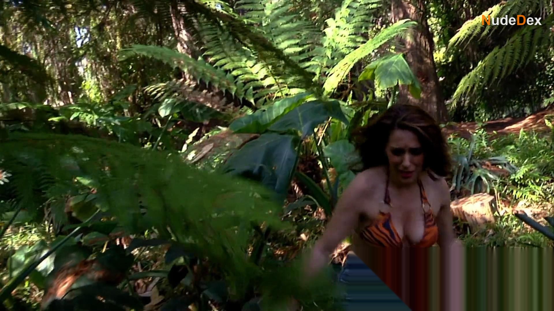 Christina Derosa in Piranhaconda, photo 1
