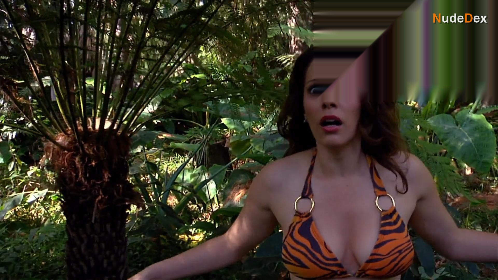 Christina Derosa in Piranhaconda, photo 8