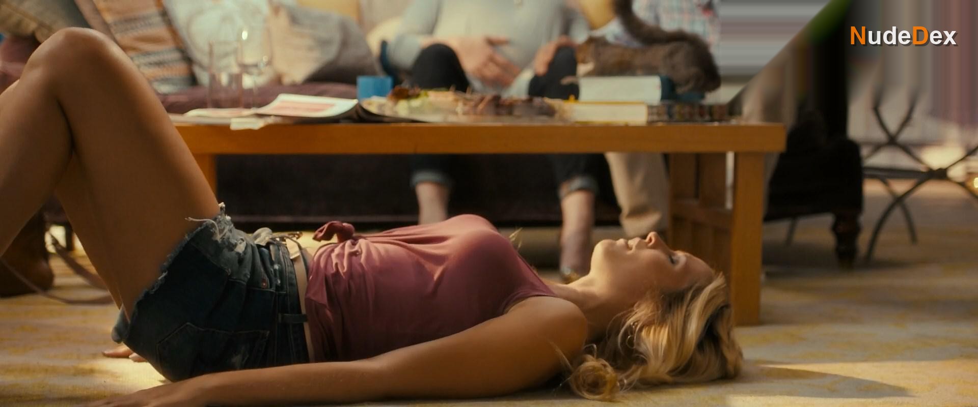 Christina Hendricks in Egg, photo 14