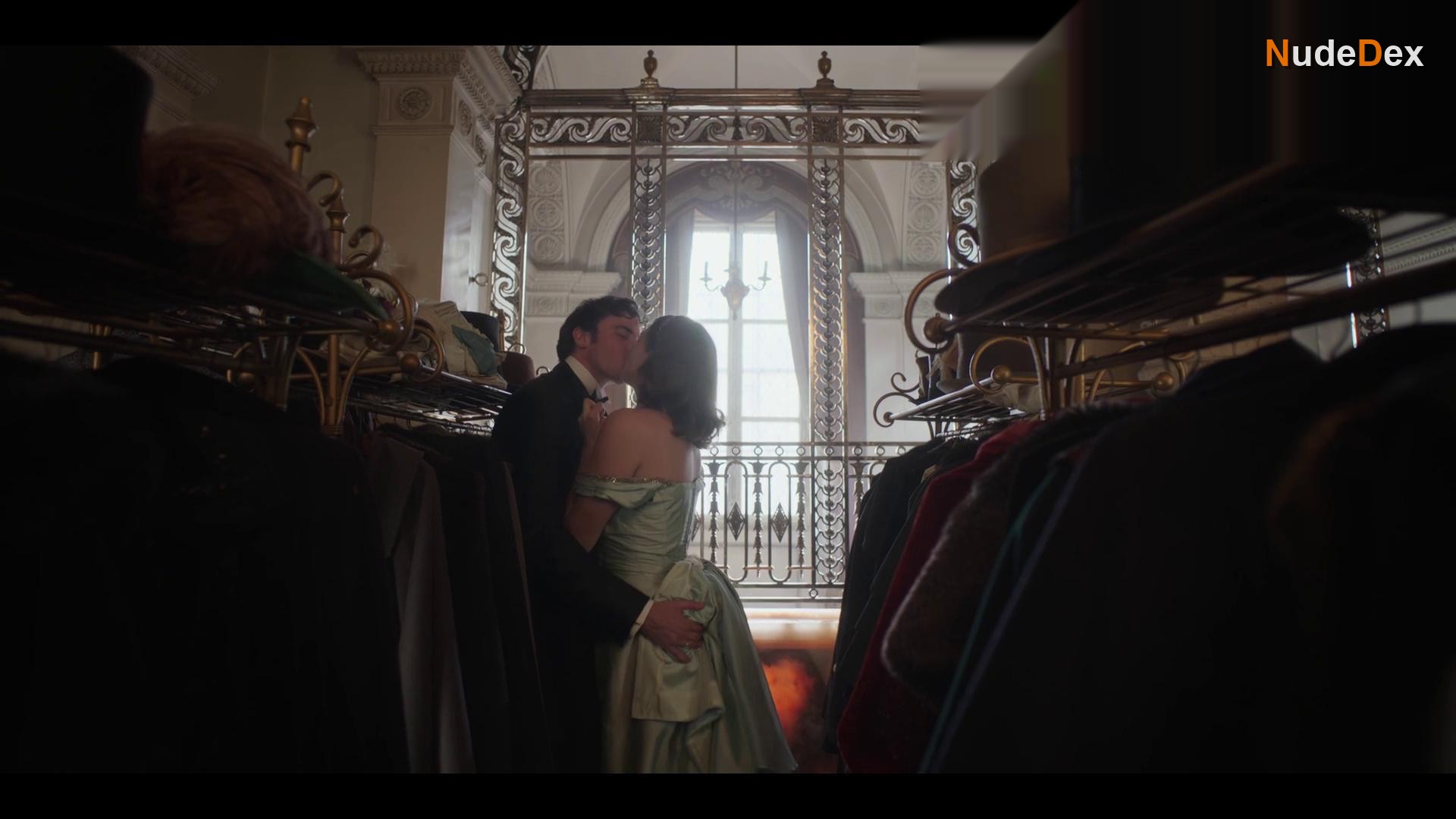 Christina Hendricks in The Buccaneers, photo 3