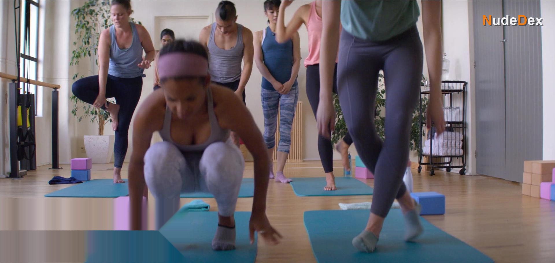 Christina Milian in Falling Inn Love, photo 2