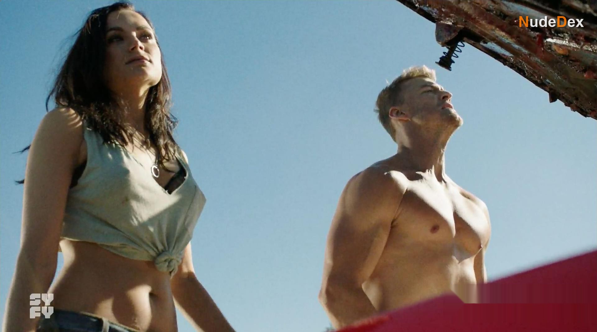 Christina Ochoa in Blood Drive, photo 13