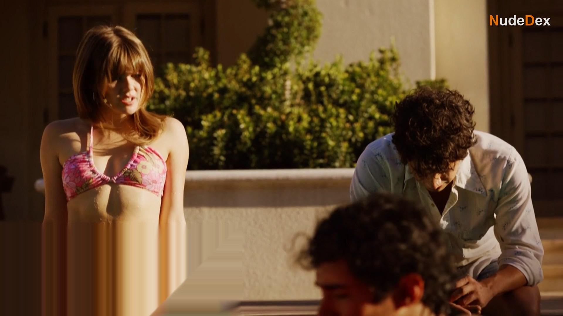 Christina Ochoa in Promised Land, photo 6