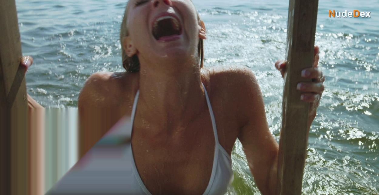 Christine Bently in Shark Night 3d, photo 4
