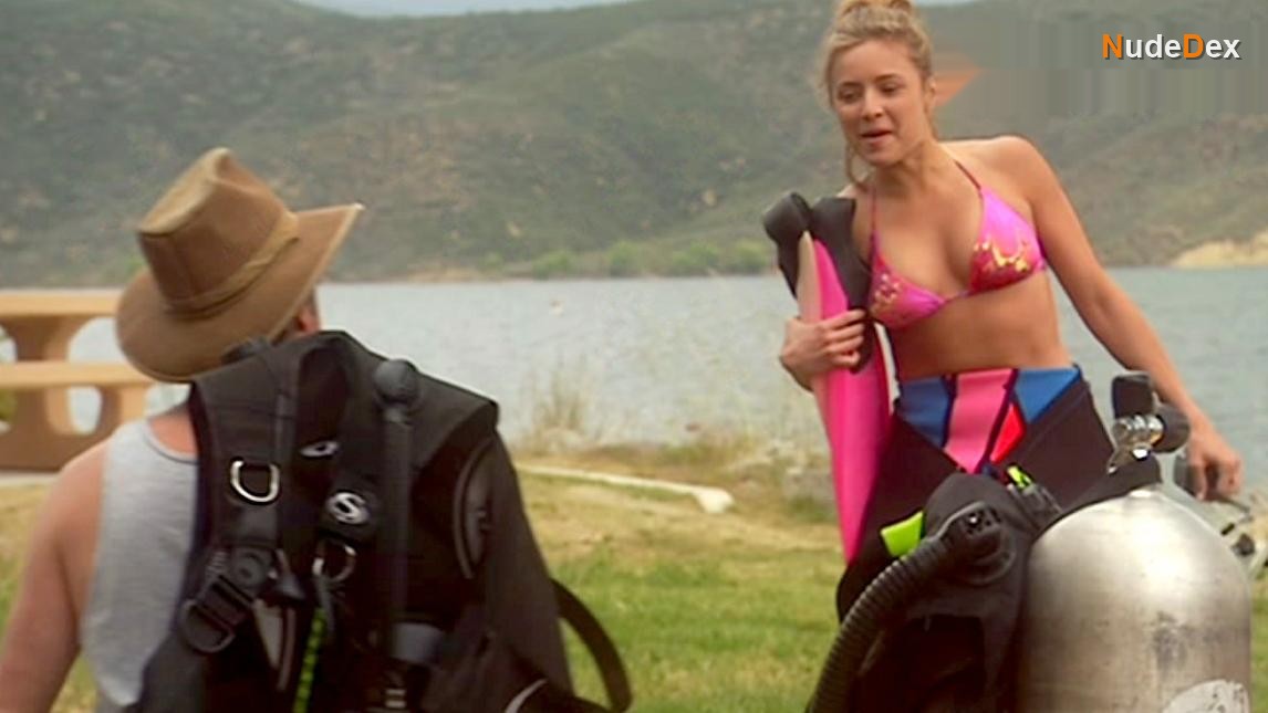 Christine Lakin in Blue Demon, photo 4